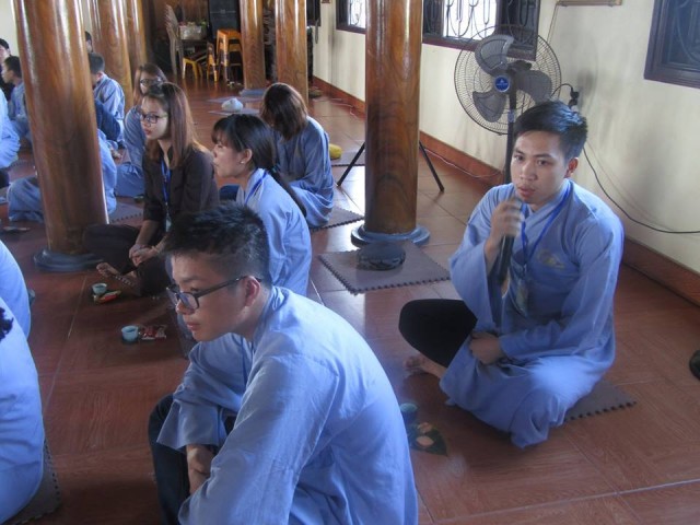 Thái Bình: Gần 100 bạn trẻ về chùa Từ Xuyên tu một ngày