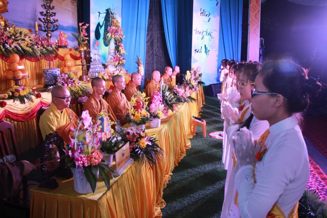 Thái Bình: Đêm hội bông hồng cài áo tại chùa Từ Xuyên