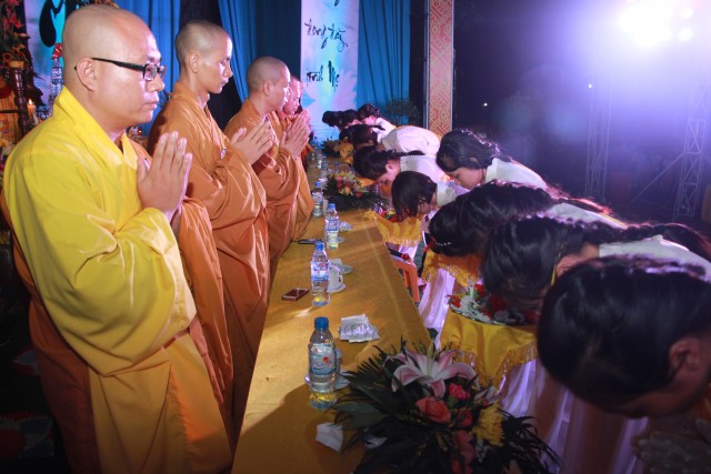 Thái Bình: Đêm hội bông hồng cài áo tại chùa Từ Xuyên