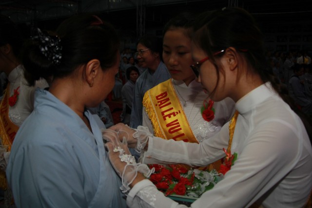 Thái Bình: Đêm hội bông hồng cài áo tại chùa Từ Xuyên