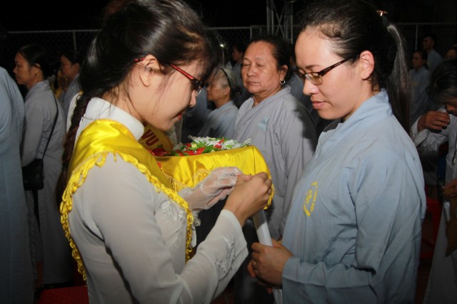 Thái Bình: Đêm hội bông hồng cài áo tại chùa Từ Xuyên