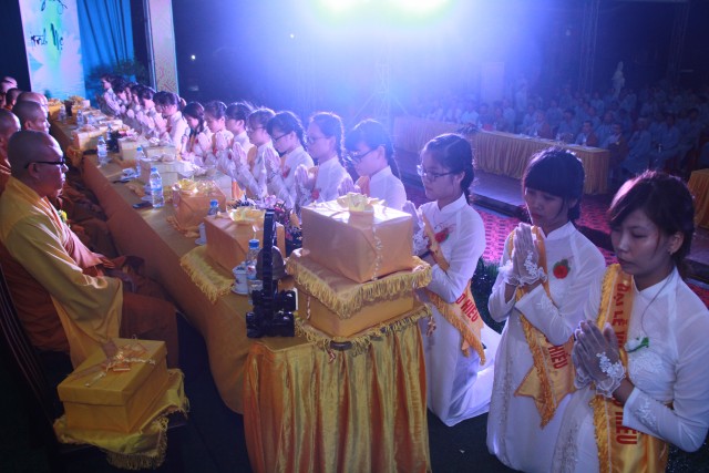 Thái Bình: Đêm hội bông hồng cài áo tại chùa Từ Xuyên