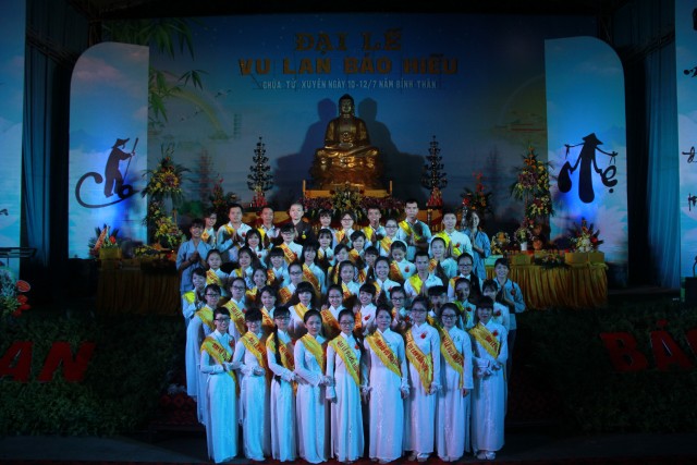 Thái Bình: Đêm hội bông hồng cài áo tại chùa Từ Xuyên
