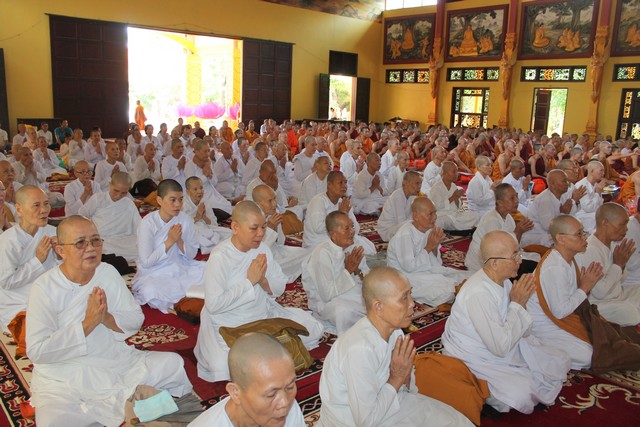 Đồng Nai:  Lễ dâng y tắm mưa và nhập hạ an cư Phật giáo Nam tông