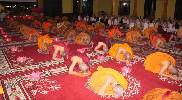 Đồng Nai:  Lễ dâng y tắm mưa và nhập hạ an cư Phật giáo Nam tông