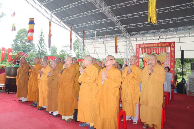 Bình Dương: Lễ thắp nến tri ân các anh hùng liệt sỹ