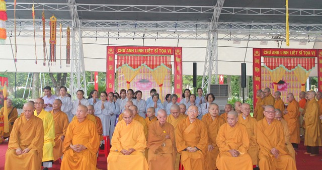 Bình Dương: Lễ thắp nến tri ân các anh hùng liệt sỹ