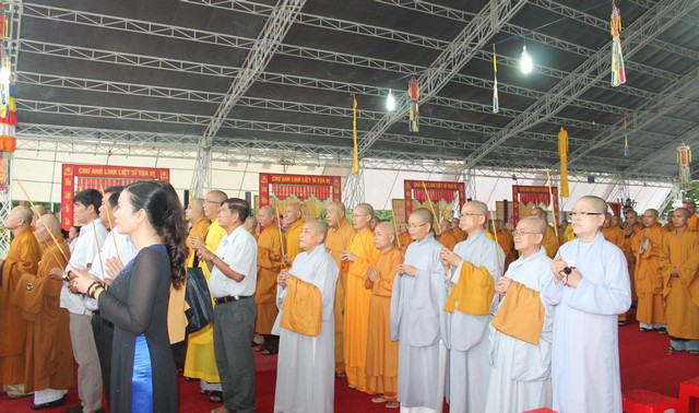 Bình Dương: Lễ thắp nến tri ân các anh hùng liệt sỹ