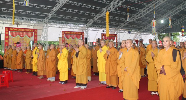 Bình Dương: Lễ thắp nến tri ân các anh hùng liệt sỹ