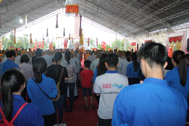 Bình Dương: Lễ thắp nến tri ân các anh hùng liệt sỹ