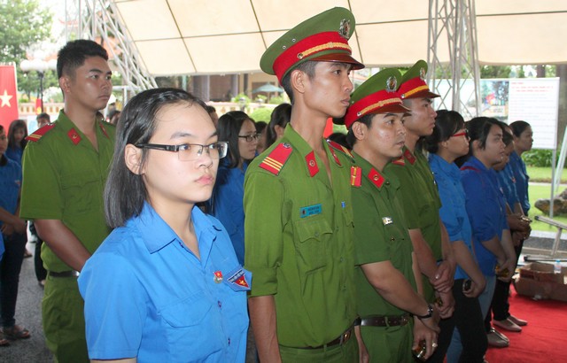 Bình Dương: Lễ thắp nến tri ân các anh hùng liệt sỹ