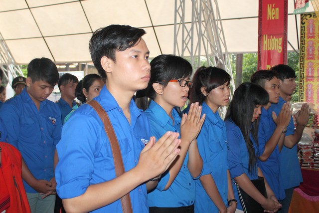 Bình Dương: Lễ thắp nến tri ân các anh hùng liệt sỹ