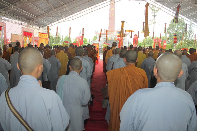 Bình Dương: Lễ thắp nến tri ân các anh hùng liệt sỹ