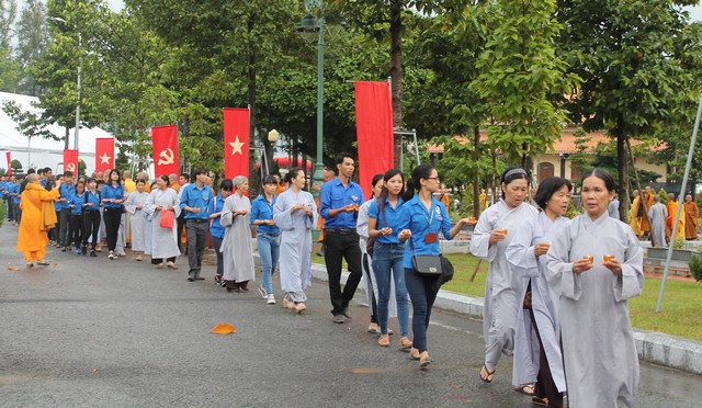 Bình Dương: Lễ thắp nến tri ân các anh hùng liệt sỹ