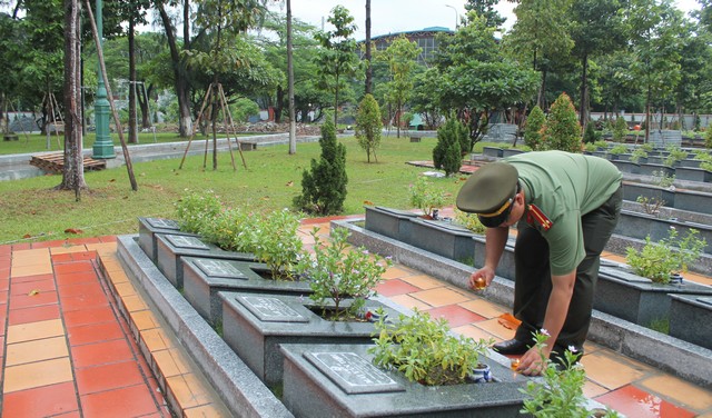 Bình Dương: Lễ thắp nến tri ân các anh hùng liệt sỹ