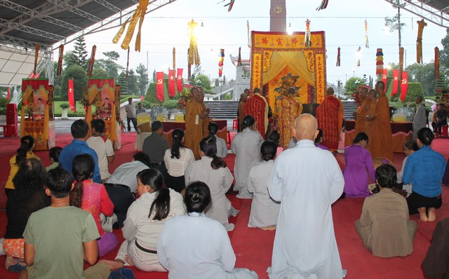 Bình Dương: Lễ thắp nến tri ân các anh hùng liệt sỹ