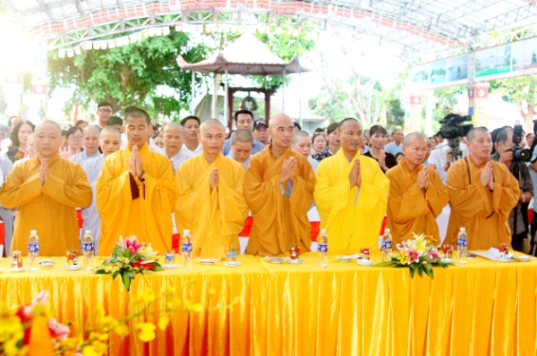 Thanh Hóa: Khai mạc triển lãm, chiêm bái Tôn tượng Phật ngọc hòa bình thế giới tại Chùa Khánh Quang.