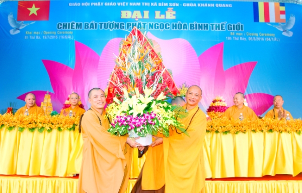 Thanh Hóa: Khai mạc triển lãm, chiêm bái Tôn tượng Phật ngọc hòa bình thế giới tại Chùa Khánh Quang.