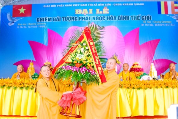Thanh Hóa: Khai mạc triển lãm, chiêm bái Tôn tượng Phật ngọc hòa bình thế giới tại Chùa Khánh Quang.