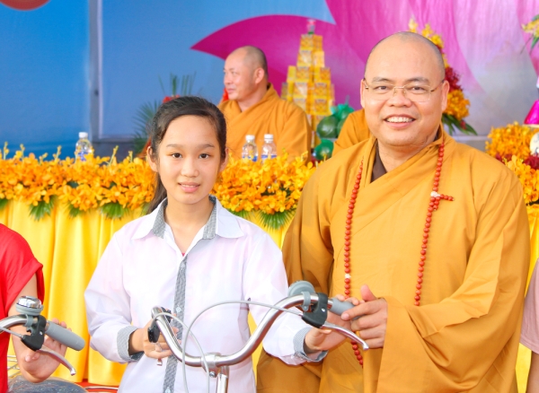 Thanh Hóa: Khai mạc triển lãm, chiêm bái Tôn tượng Phật ngọc hòa bình thế giới tại Chùa Khánh Quang.