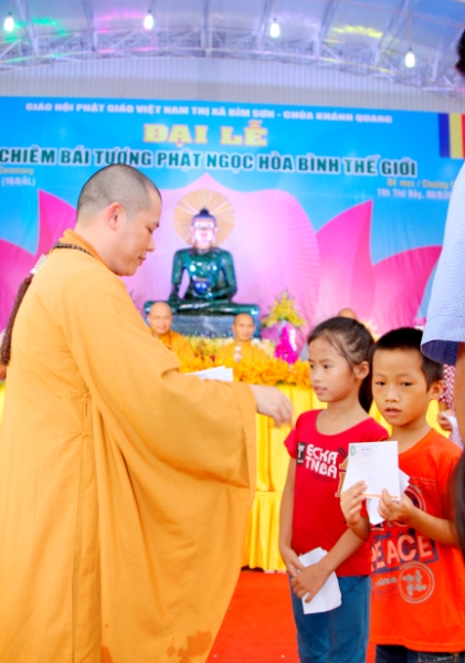 Thanh Hóa: Khai mạc triển lãm, chiêm bái Tôn tượng Phật ngọc hòa bình thế giới tại Chùa Khánh Quang.