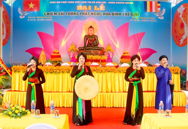 Thanh Hóa: Khai mạc triển lãm, chiêm bái Tôn tượng Phật ngọc hòa bình thế giới tại Chùa Khánh Quang.