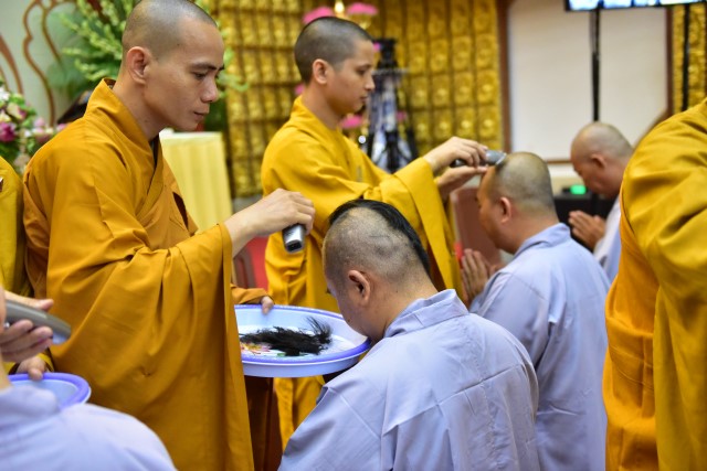 Thơ: Xuất gia gieo duyên