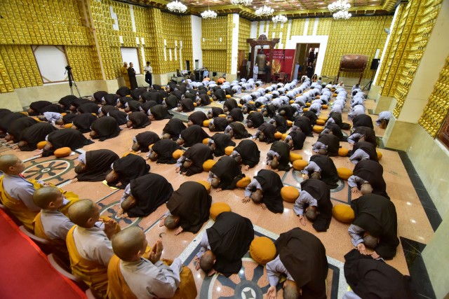 Thơ: Xuất gia gieo duyên
