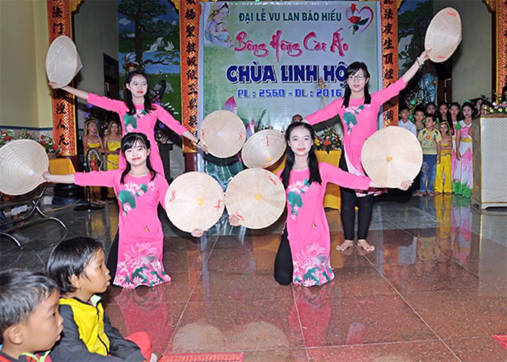Chùa Linh Hội:  Lễ Vu Lan - Bông Hồng Cài Áo