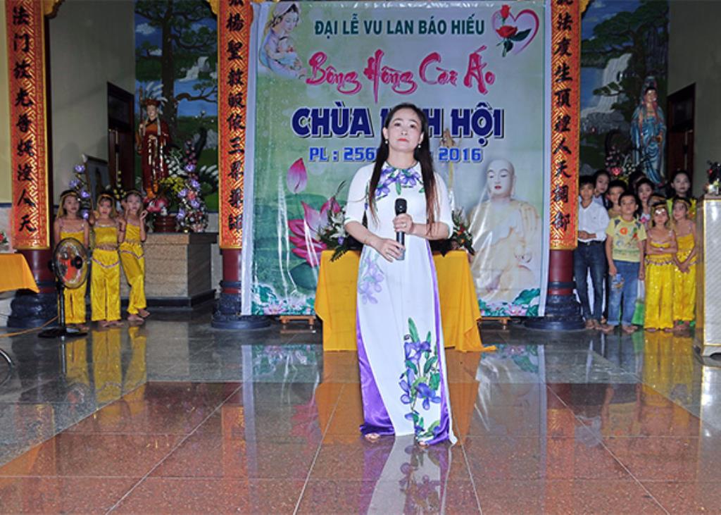 Chùa Linh Hội:  Lễ Vu Lan - Bông Hồng Cài Áo
