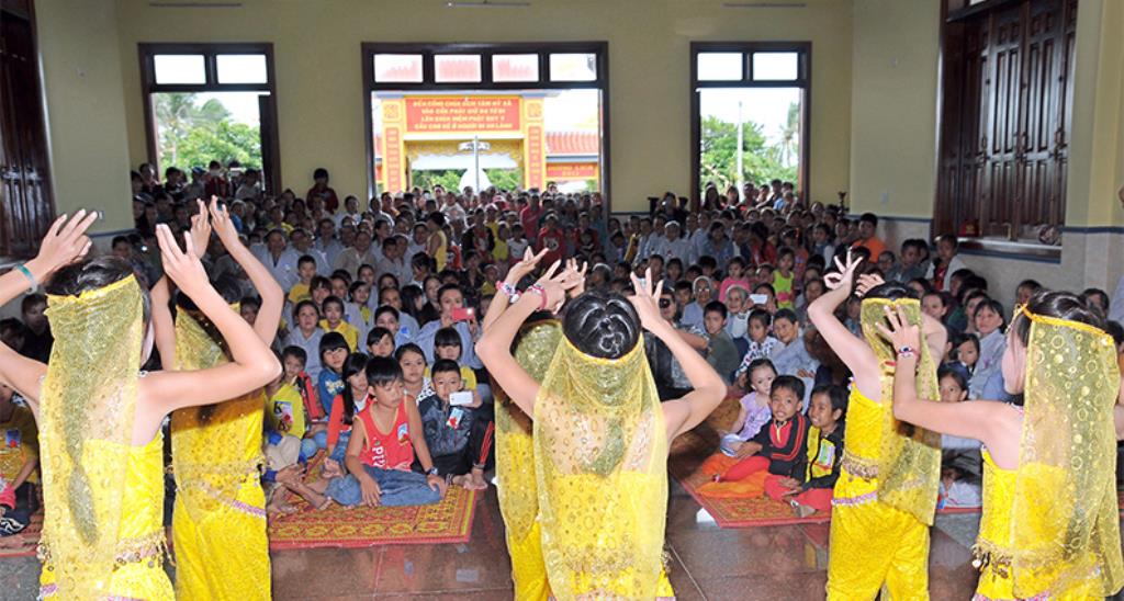 Chùa Linh Hội:  Lễ Vu Lan - Bông Hồng Cài Áo