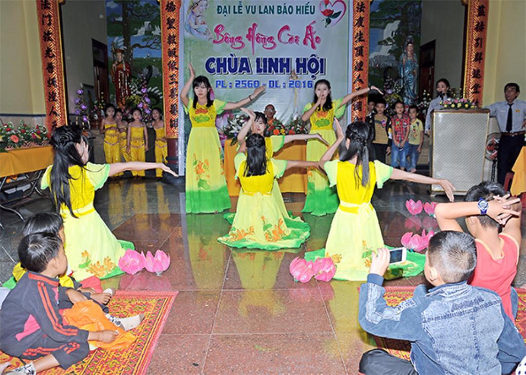 Chùa Linh Hội:  Lễ Vu Lan - Bông Hồng Cài Áo