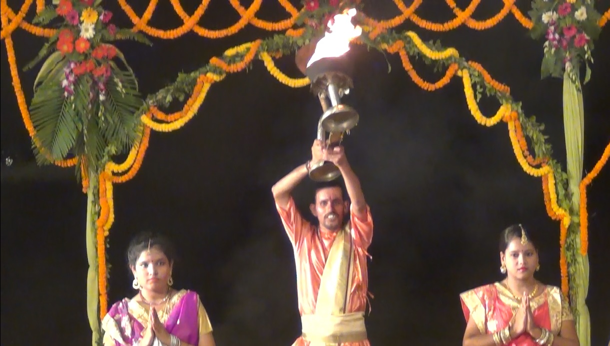 Ký sự cúng dường các đền thần “Ganga Aarti” tại sông Hằng