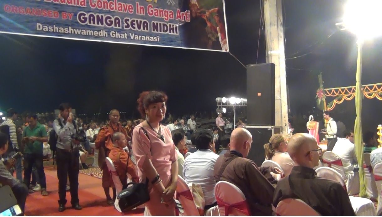 Ký sự cúng dường các đền thần “Ganga Aarti” tại sông Hằng