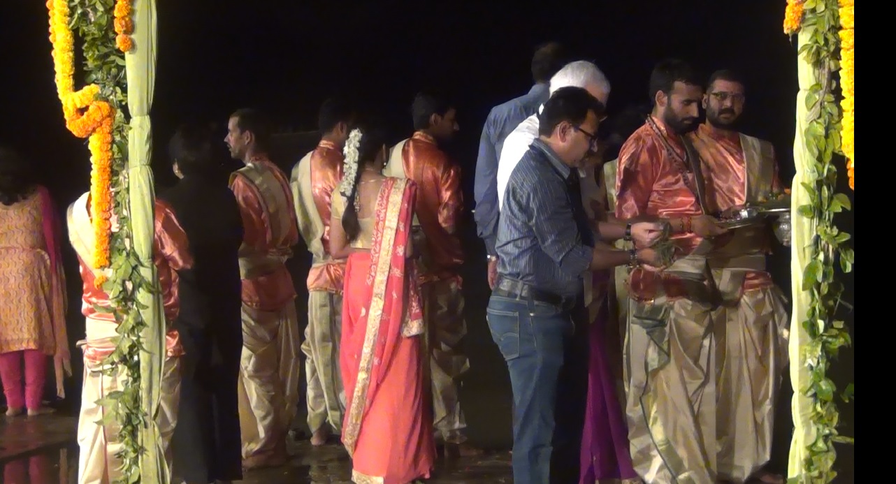 Ký sự cúng dường các đền thần “Ganga Aarti” tại sông Hằng