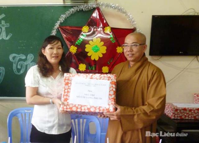Thăm Nhà Trẻ Mồ Côi Chùa Long Phước - Bạc Liêu