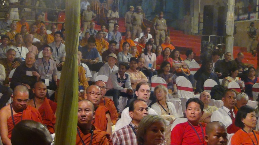 Ký sự cúng dường các đền thần “Ganga Aarti” tại sông Hằng