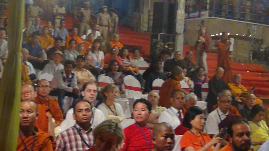 Ký sự cúng dường các đền thần “Ganga Aarti” tại sông Hằng