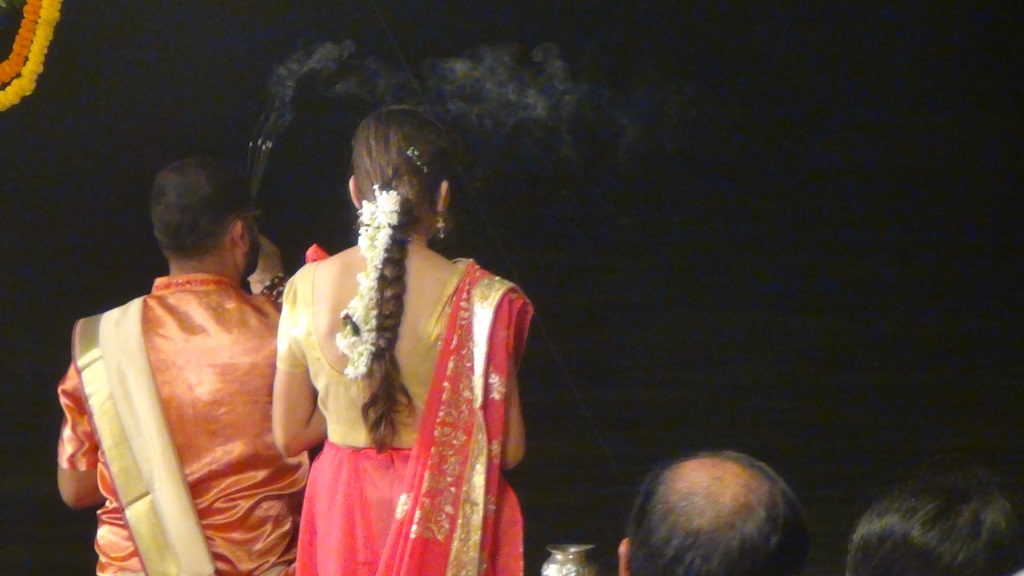 Ký sự cúng dường các đền thần “Ganga Aarti” tại sông Hằng