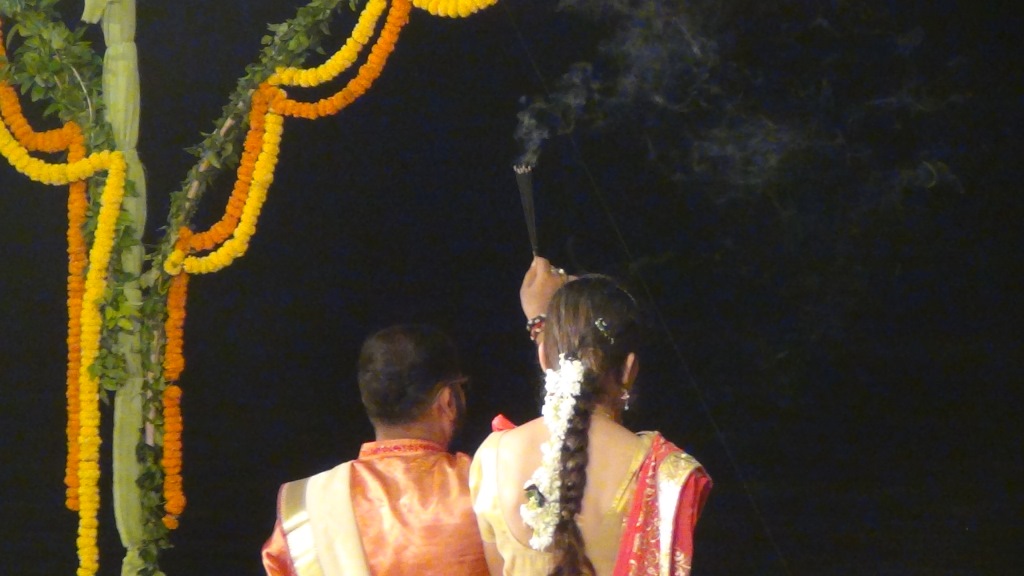 Ký sự cúng dường các đền thần “Ganga Aarti” tại sông Hằng