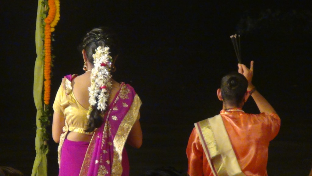 Ký sự cúng dường các đền thần “Ganga Aarti” tại sông Hằng