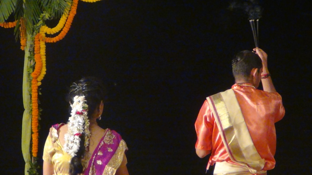 Ký sự cúng dường các đền thần “Ganga Aarti” tại sông Hằng