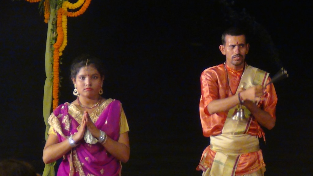 Ký sự cúng dường các đền thần “Ganga Aarti” tại sông Hằng
