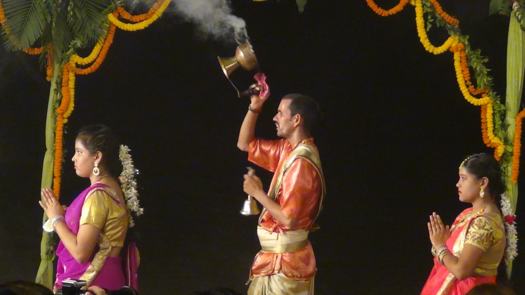 Ký sự cúng dường các đền thần “Ganga Aarti” tại sông Hằng