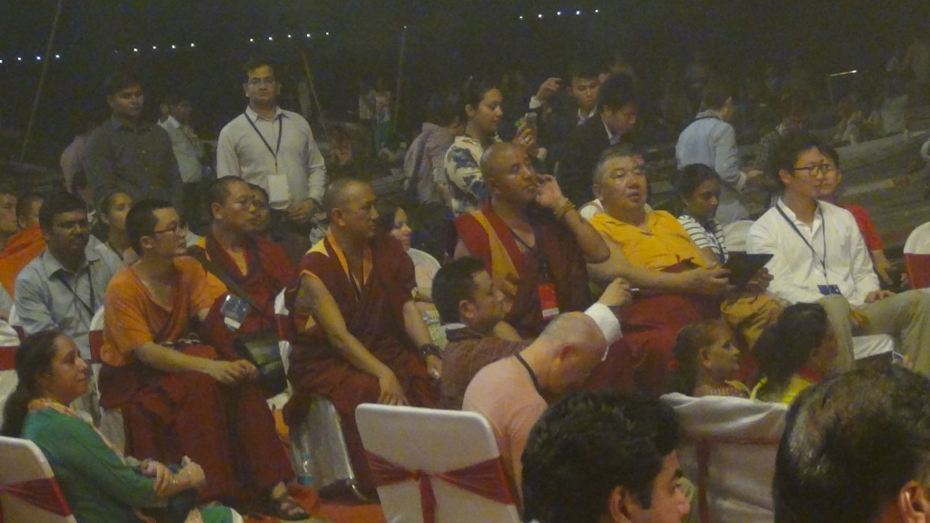 Ký sự cúng dường các đền thần “Ganga Aarti” tại sông Hằng