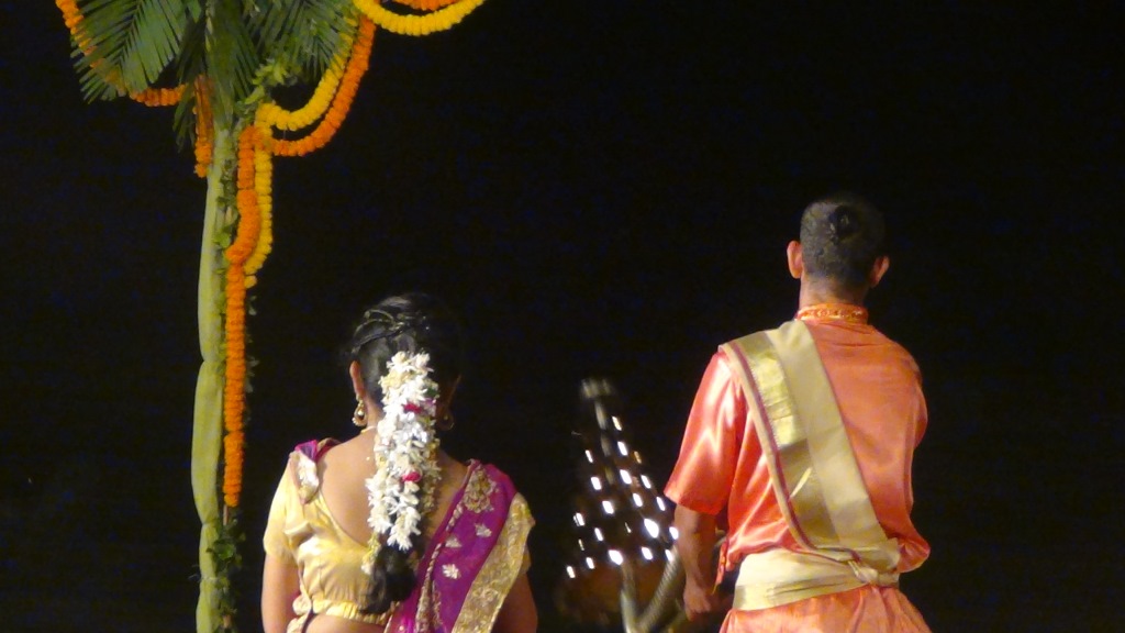 Ký sự cúng dường các đền thần “Ganga Aarti” tại sông Hằng