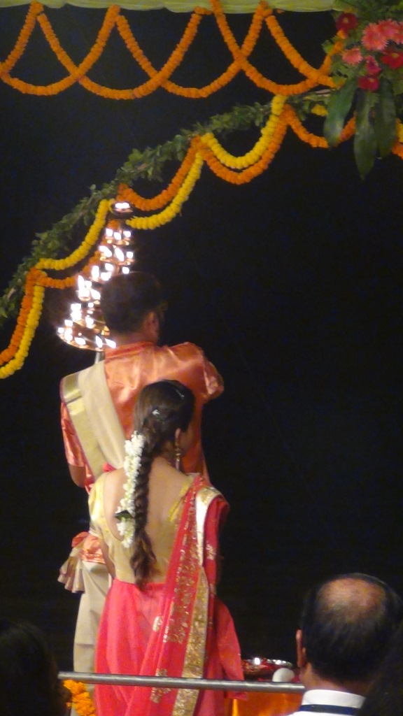 Ký sự cúng dường các đền thần “Ganga Aarti” tại sông Hằng