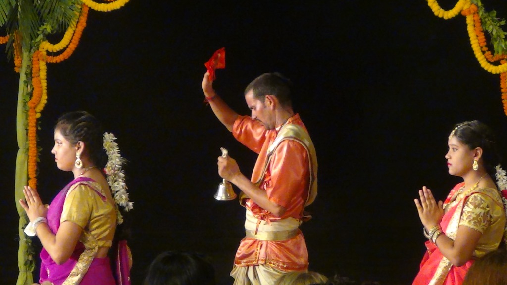 Ký sự cúng dường các đền thần “Ganga Aarti” tại sông Hằng
