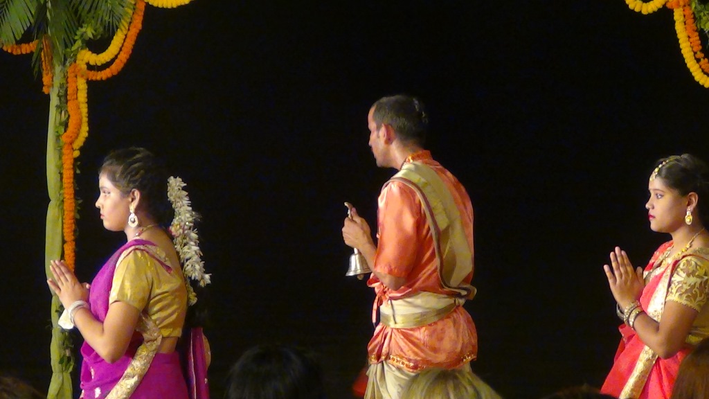Ký sự cúng dường các đền thần “Ganga Aarti” tại sông Hằng