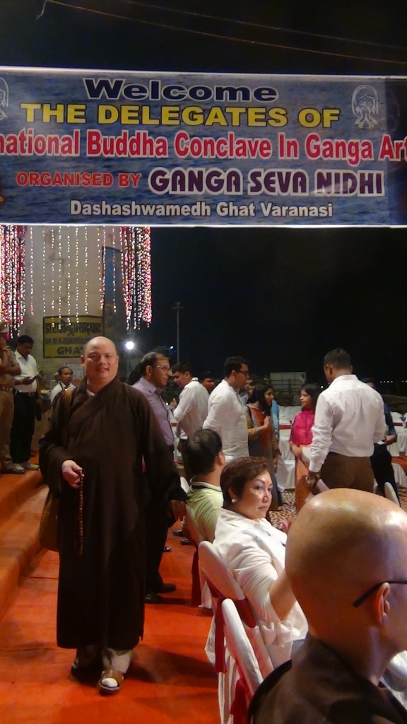 Ký sự cúng dường các đền thần “Ganga Aarti” tại sông Hằng